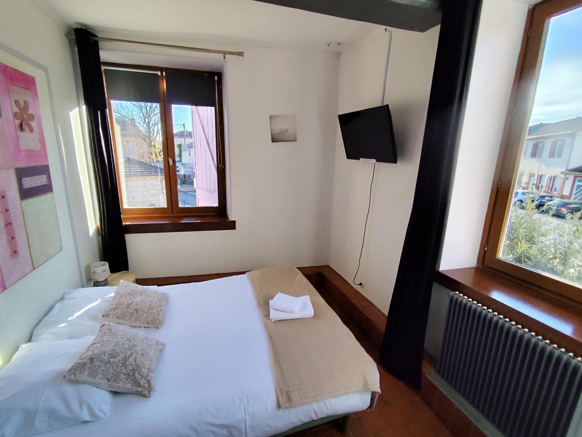 Hotel De La Place Loyettes Eksteriør billede