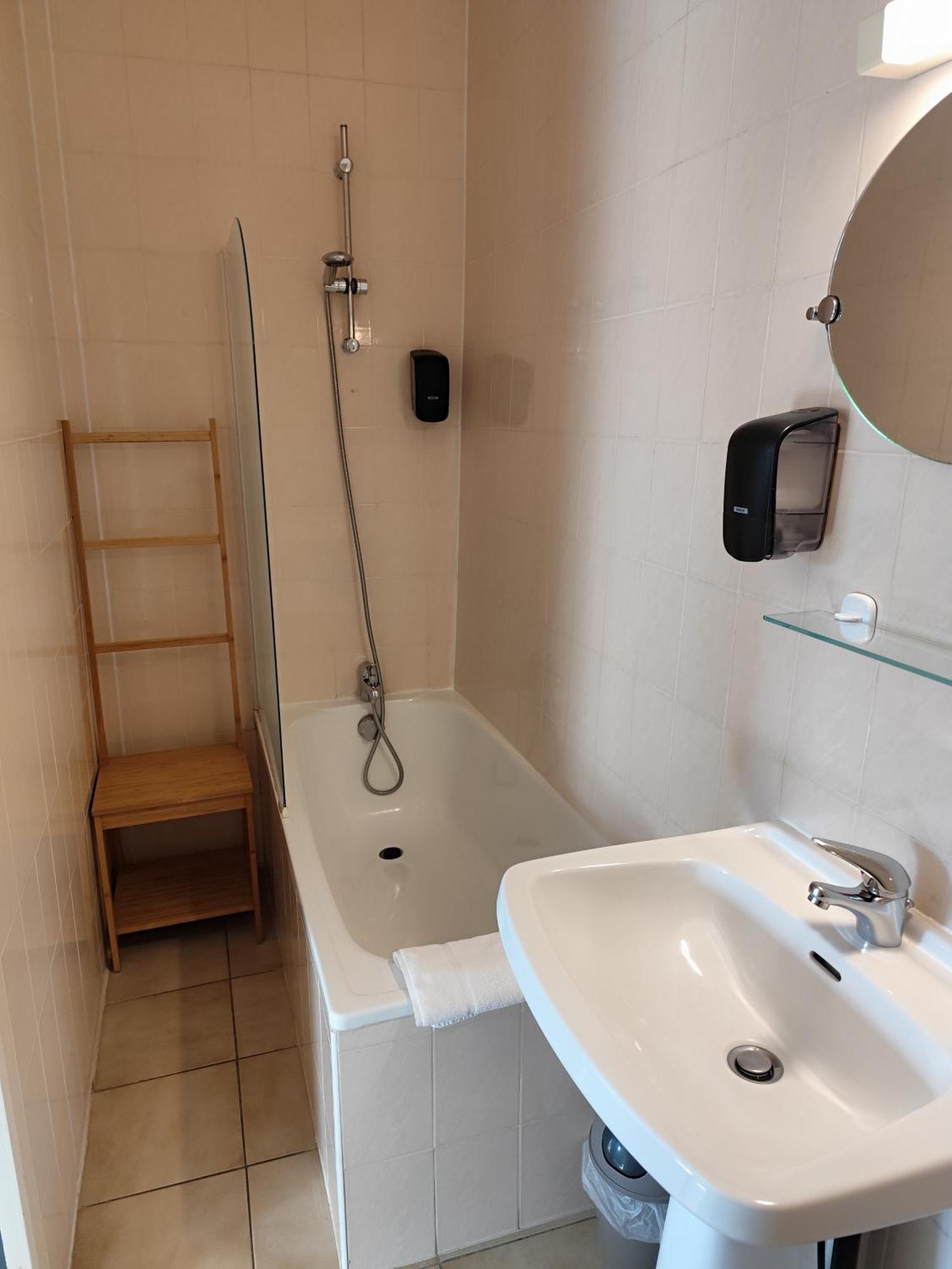 Hotel De La Place Loyettes Eksteriør billede