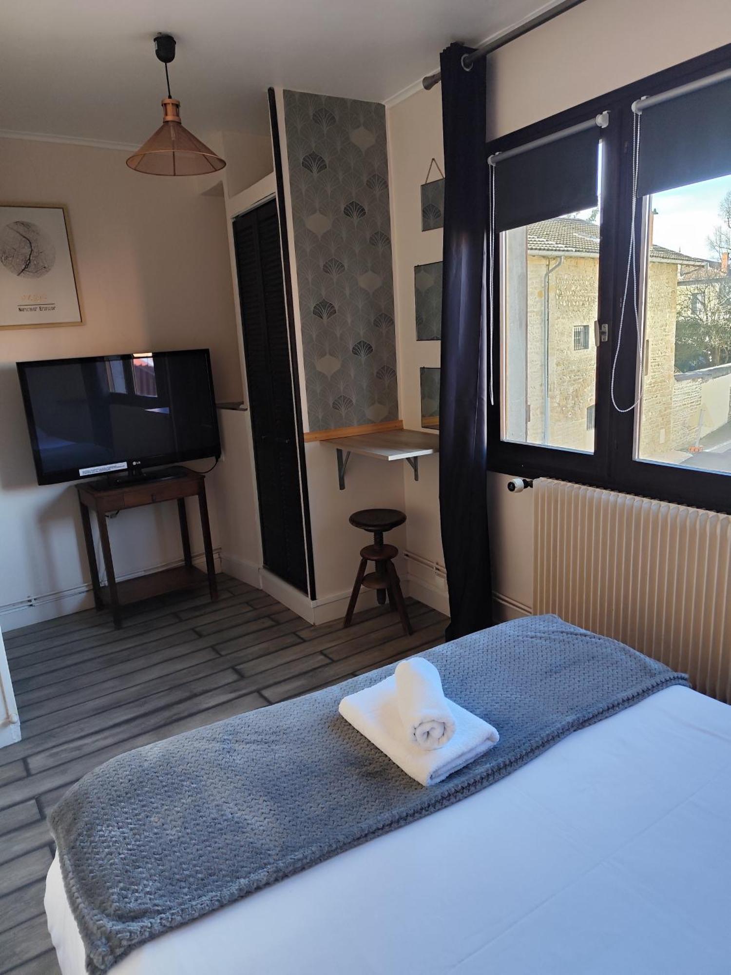 Hotel De La Place Loyettes Eksteriør billede