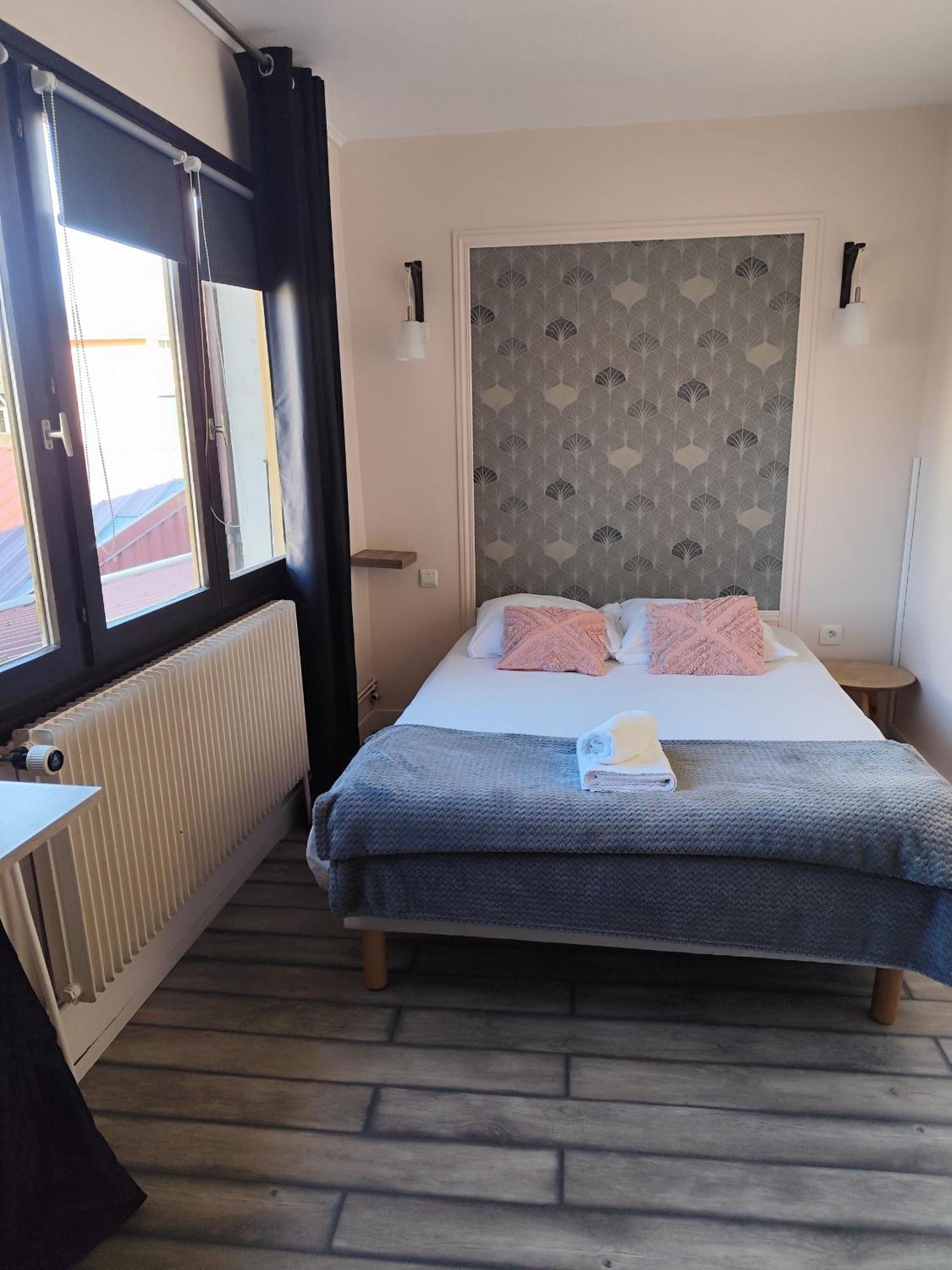 Hotel De La Place Loyettes Eksteriør billede